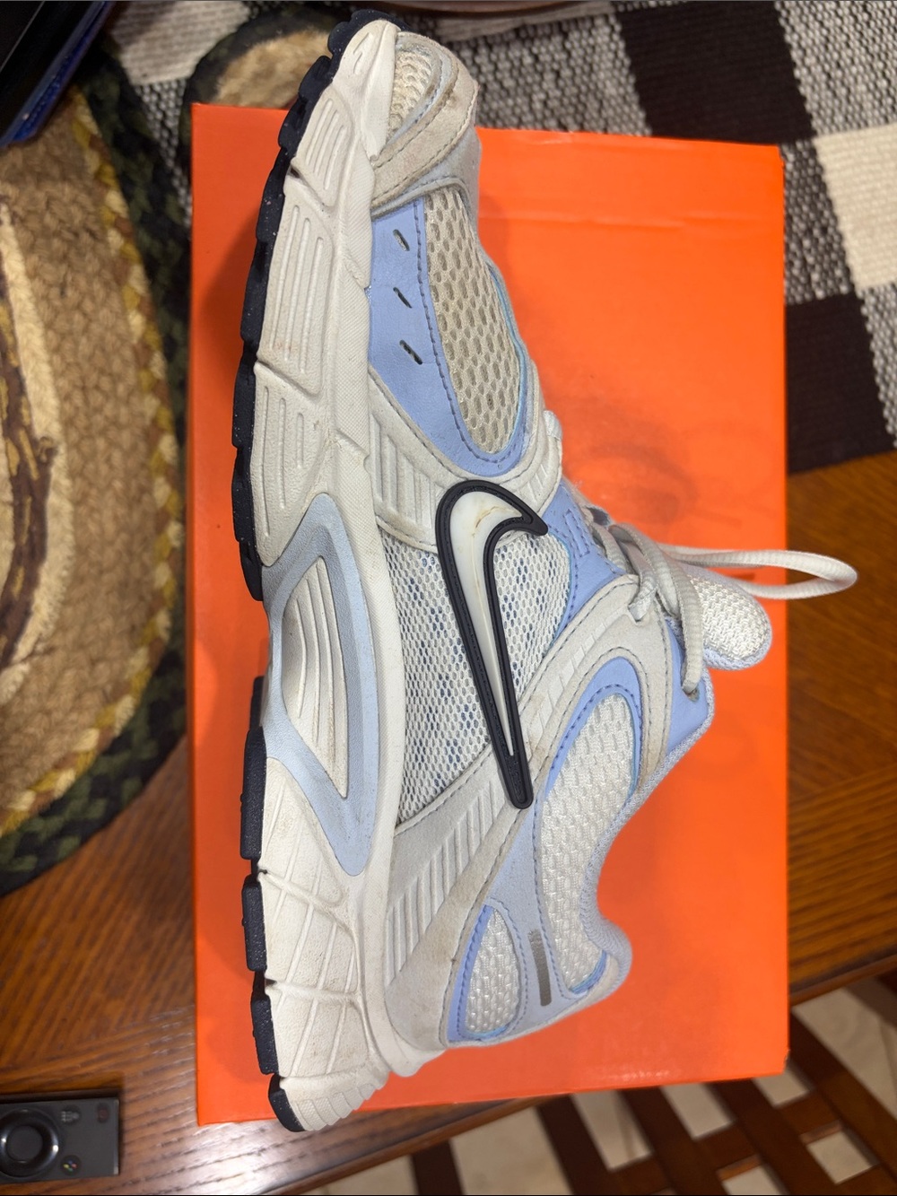 Nike Womens White and Light Blue Mesh Athletic Sneakers - Picture 4 of 6